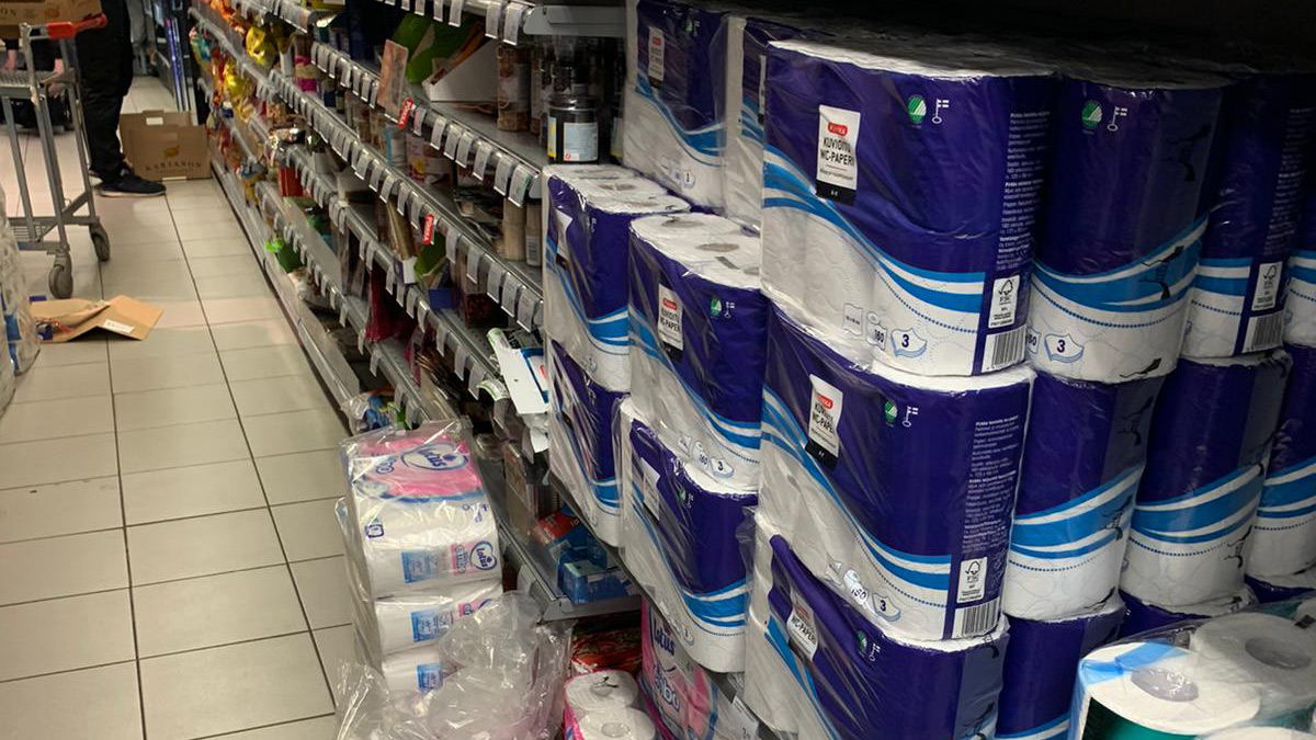 Toilet-paper-store-by-Ali-Abaday